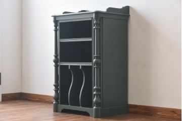 アンティーク家具 イギリスアンティーク 優雅なデザインが魅力のペイントキャビネット(本棚、飾り台)