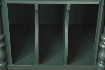 アンティーク家具 イギリスアンティーク 優雅なデザインが魅力のペイントキャビネット(本棚、飾り台)