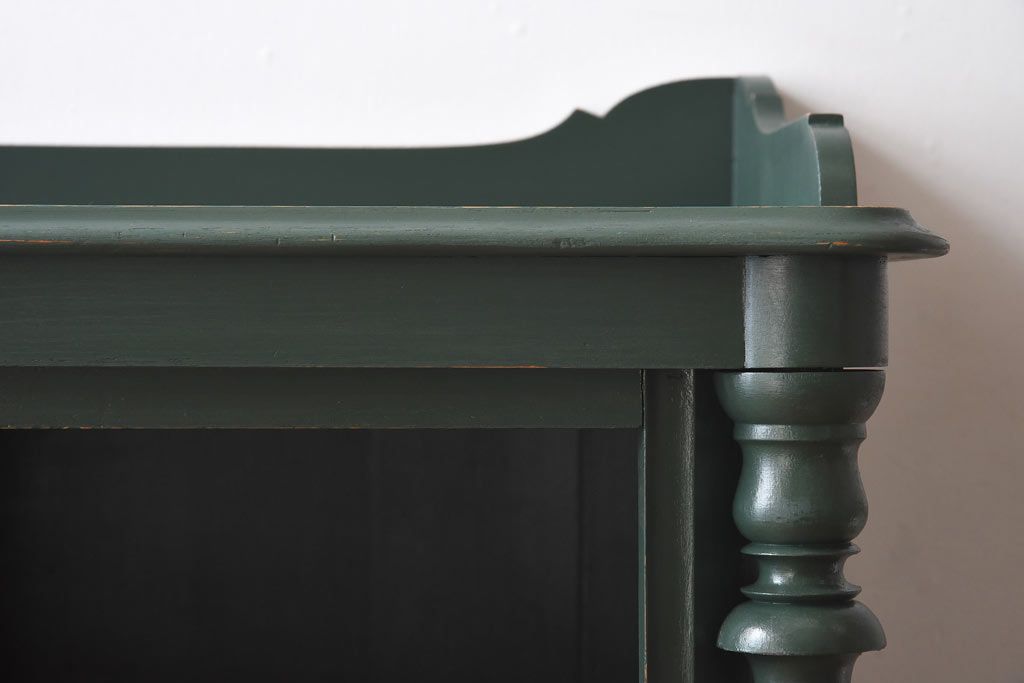 アンティーク家具 イギリスアンティーク 優雅なデザインが魅力のペイントキャビネット(本棚、飾り台)