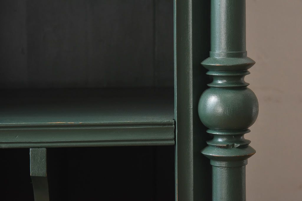 アンティーク家具 イギリスアンティーク 優雅なデザインが魅力のペイントキャビネット(本棚、飾り台)