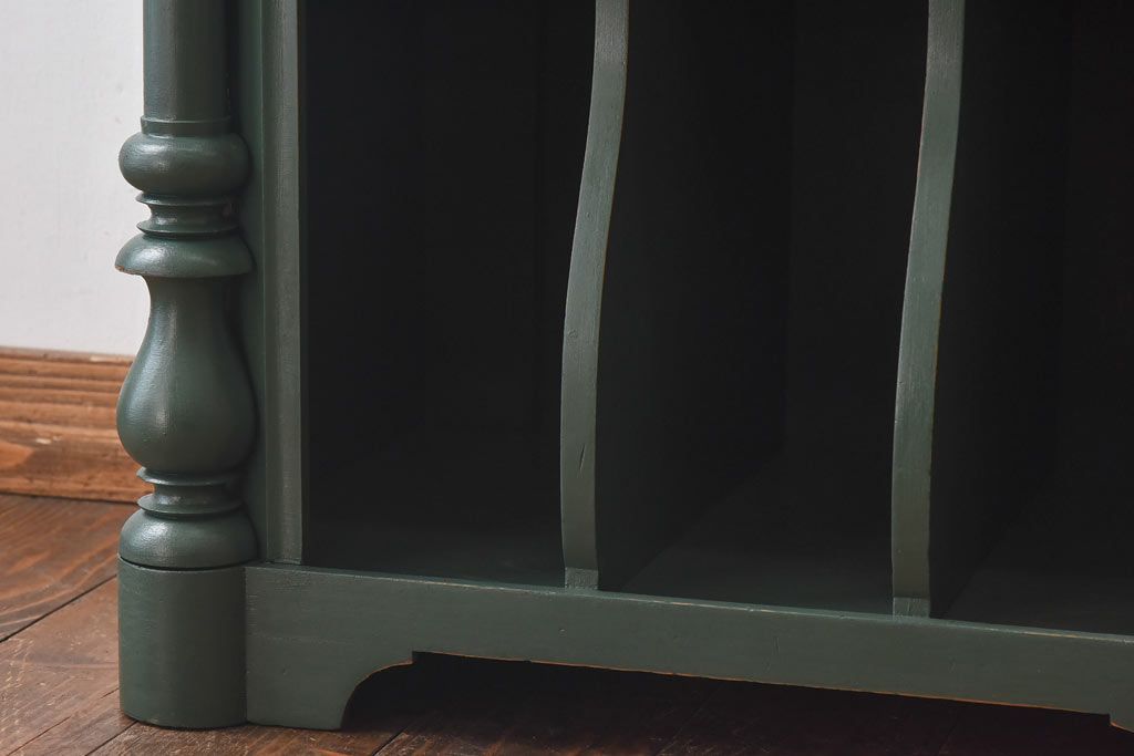 アンティーク家具 イギリスアンティーク 優雅なデザインが魅力のペイントキャビネット(本棚、飾り台)