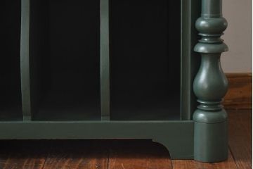 アンティーク家具 イギリスアンティーク 優雅なデザインが魅力のペイントキャビネット(本棚、飾り台)