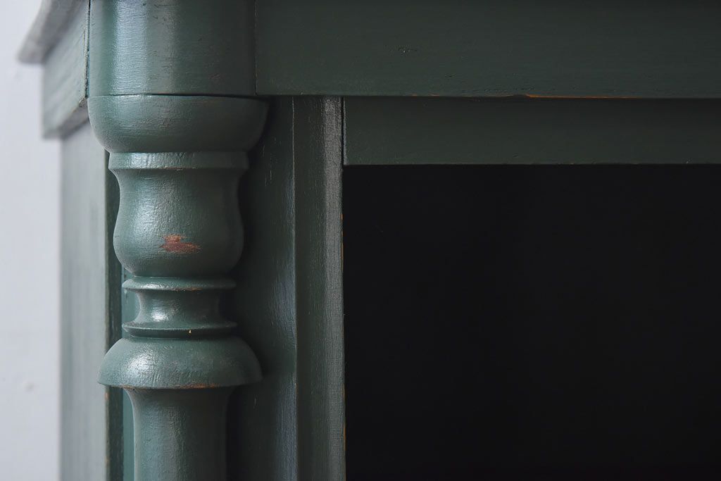 アンティーク家具 イギリスアンティーク 優雅なデザインが魅力のペイントキャビネット(本棚、飾り台)