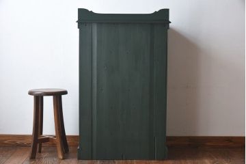 アンティーク家具 イギリスアンティーク 優雅なデザインが魅力のペイントキャビネット(本棚、飾り台)