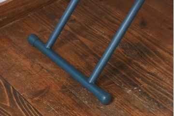 ラフジュ工房オリジナル　ヒノキ材　ネイビーの脚が格好いいリフティングテーブル(サイドテーブル、センターテーブル、作業台)(1)