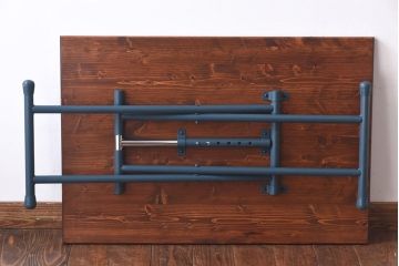 ラフジュ工房オリジナル　ヒノキ材　ネイビーの脚が格好いいリフティングテーブル(サイドテーブル、センターテーブル、作業台)(1)