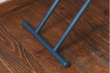 ラフジュ工房オリジナル　ヒノキ材　ネイビーの脚が格好いいリフティングテーブル(サイドテーブル、センターテーブル、作業台)(3)