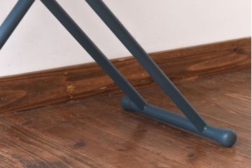 ラフジュ工房オリジナル　ヒノキ材　ネイビーの脚が格好いいリフティングテーブル(サイドテーブル、センターテーブル、作業台)(3)