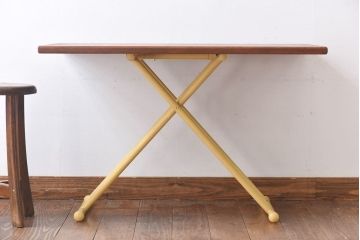 ラフジュ工房オリジナル　ヒノキ材　イエローペイントのリフティングテーブル(サイドテーブル、センターテーブル、作業台、折りたたみ)(2)(R-029176)