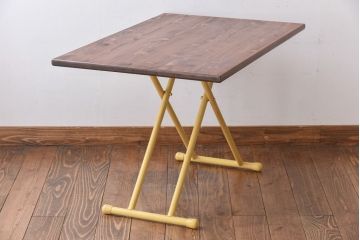 ラフジュ工房オリジナル　ヒノキ材　イエローペイントのリフティングテーブル(サイドテーブル、センターテーブル、作業台、折りたたみ)(2)(R-029176)
