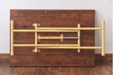 ラフジュ工房オリジナル　ヒノキ材　イエローペイントのリフティングテーブル(サイドテーブル、センターテーブル、作業台、折りたたみ)(2)(R-029176)