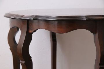 アンティーク家具　イギリスアンティーク　ウォールナット材　クラシカルな雰囲気漂うサイドテーブル(オケージョナルテーブル)