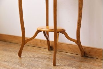 ヴィンテージ家具　イギリスビンテージ　カーブの付いたスリムな脚がおしゃれなサイドテーブル(花台、飾り台)