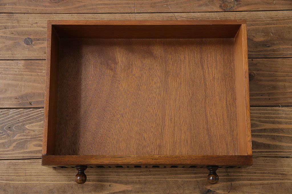 アンティーク家具　イギリス製　アンティーク調のデザインが魅力のコンソールテーブル(サイドテーブル)