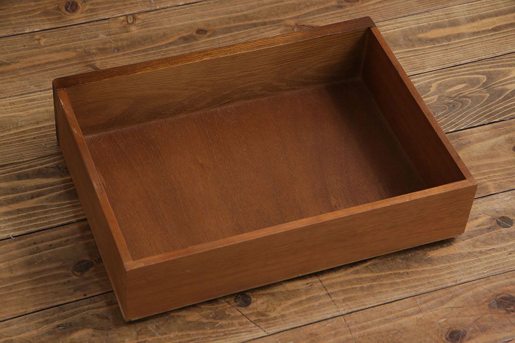 アンティーク家具　イギリス製　アンティーク調のデザインが魅力のコンソールテーブル(サイドテーブル)