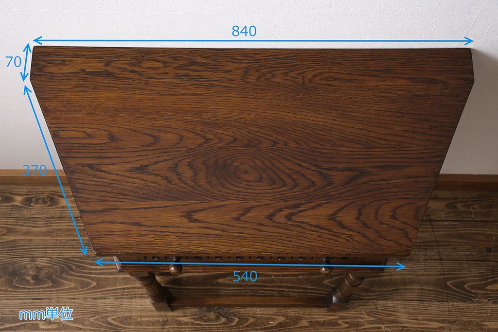 アンティーク家具　イギリス製　アンティーク調のデザインが魅力のコンソールテーブル(サイドテーブル)