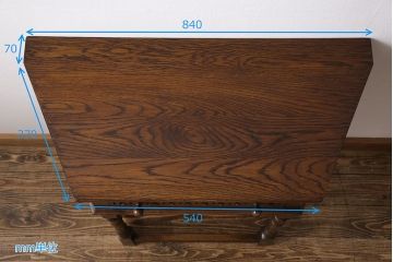 アンティーク家具　イギリス製　アンティーク調のデザインが魅力のコンソールテーブル(サイドテーブル)