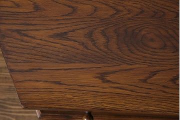 アンティーク家具　イギリス製　アンティーク調のデザインが魅力のコンソールテーブル(サイドテーブル)