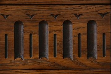 アンティーク家具　イギリス製　アンティーク調のデザインが魅力のコンソールテーブル(サイドテーブル)