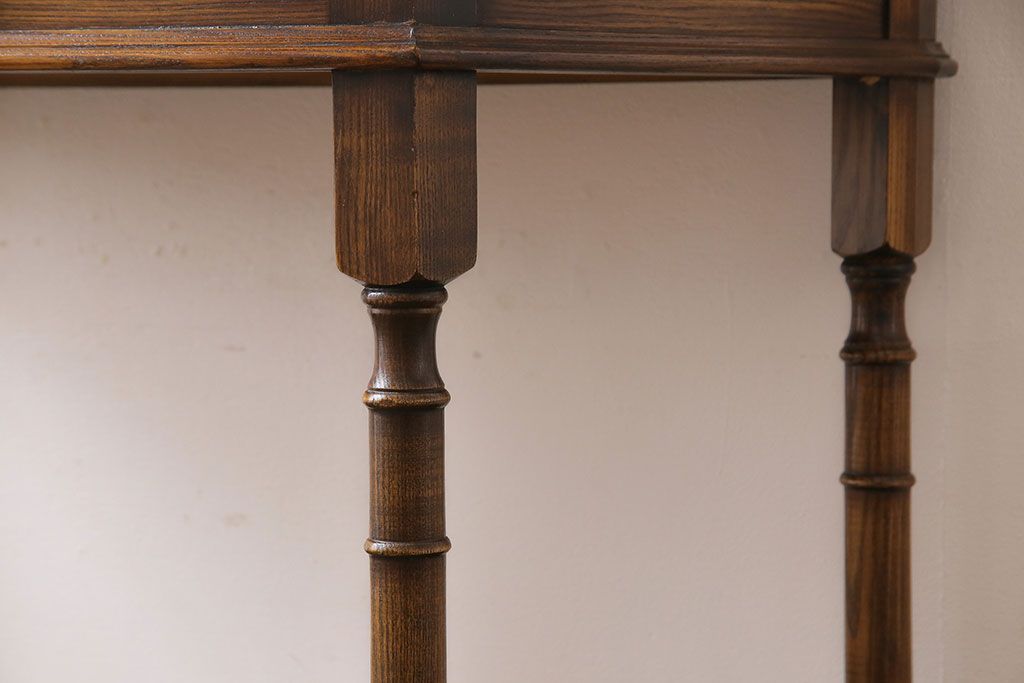 アンティーク家具　イギリス製　アンティーク調のデザインが魅力のコンソールテーブル(サイドテーブル)