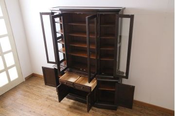 【N様ご成約分】中古　北海道民芸家具　OM151　上品な佇まいの食器棚(キャビネット、収納棚)(定価130万円)