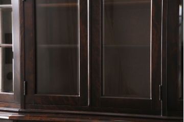 【N様ご成約分】中古　北海道民芸家具　OM151　上品な佇まいの食器棚(キャビネット、収納棚)(定価130万円)