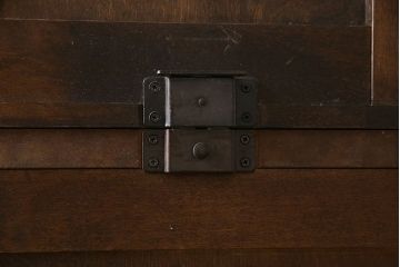 【N様ご成約分】中古　北海道民芸家具　OM151　上品な佇まいの食器棚(キャビネット、収納棚)(定価130万円)