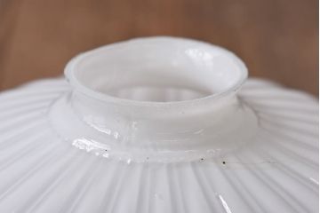 昭和レトロ　プレスガラスの模様が愛らしいペンダントライト(天井照明、吊り下げ照明)
