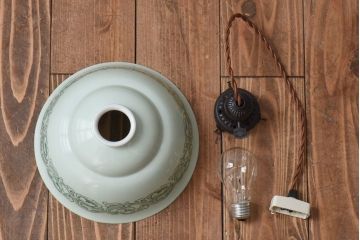 オールドノリタケ・則武(日陶)　やわらかな色合いが魅力的な電笠(天井照明、シェード)