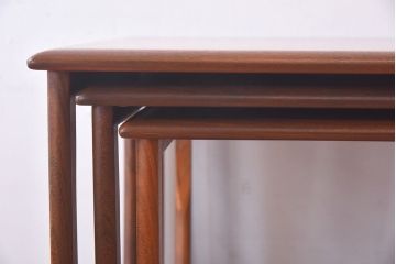 アンティーク雑貨　北欧ビンテージ　G-PLAN　モダンなシルエットのネストテーブル(カフェテーブル、サイドテーブル)