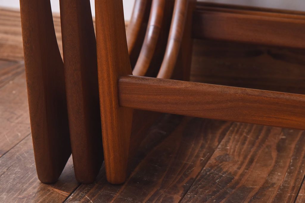 アンティーク雑貨　北欧ビンテージ　G-PLAN　モダンなシルエットのネストテーブル(カフェテーブル、サイドテーブル)