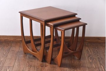 アンティーク雑貨　北欧ビンテージ　G-PLAN　モダンなシルエットのネストテーブル(カフェテーブル、サイドテーブル)