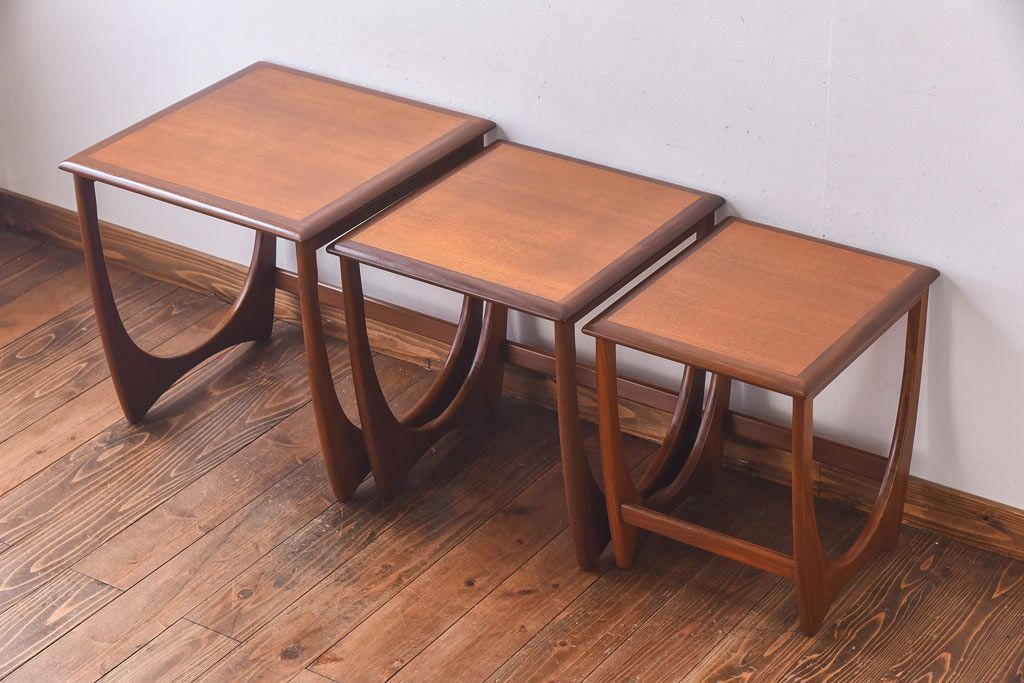 アンティーク雑貨　北欧ビンテージ　G-PLAN　モダンなシルエットのネストテーブル(カフェテーブル、サイドテーブル)