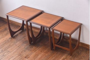 アンティーク雑貨　北欧ビンテージ　G-PLAN　モダンなシルエットのネストテーブル(カフェテーブル、サイドテーブル)
