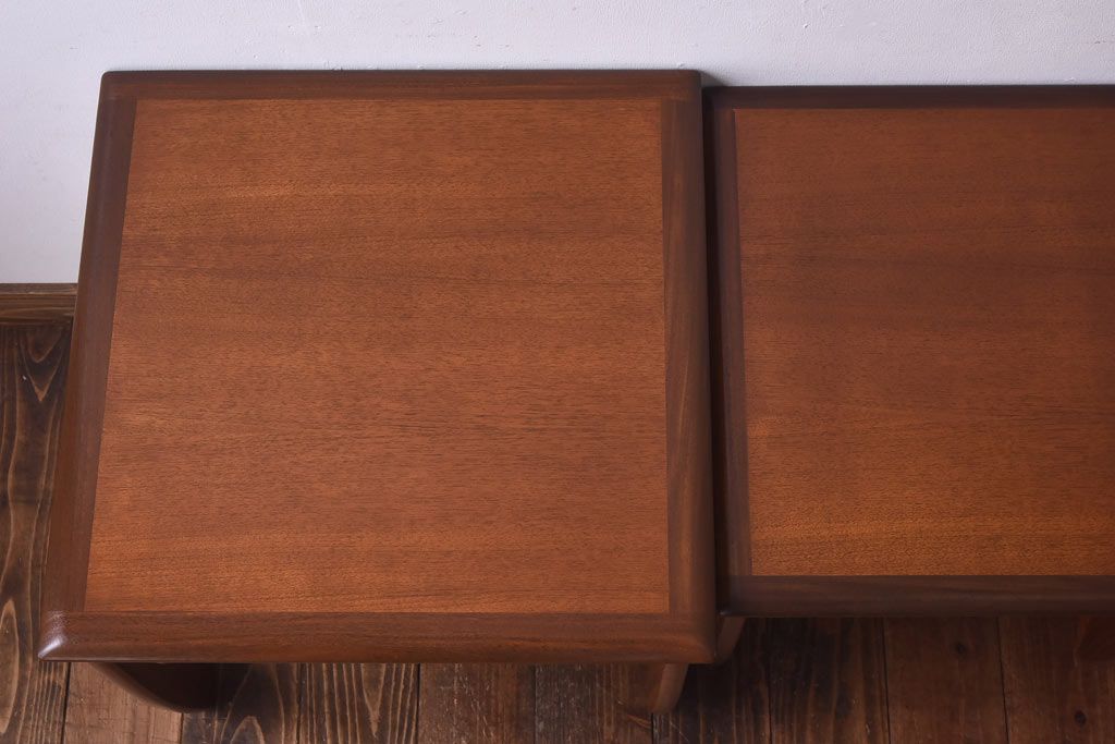 アンティーク雑貨　北欧ビンテージ　G-PLAN　モダンなシルエットのネストテーブル(カフェテーブル、サイドテーブル)