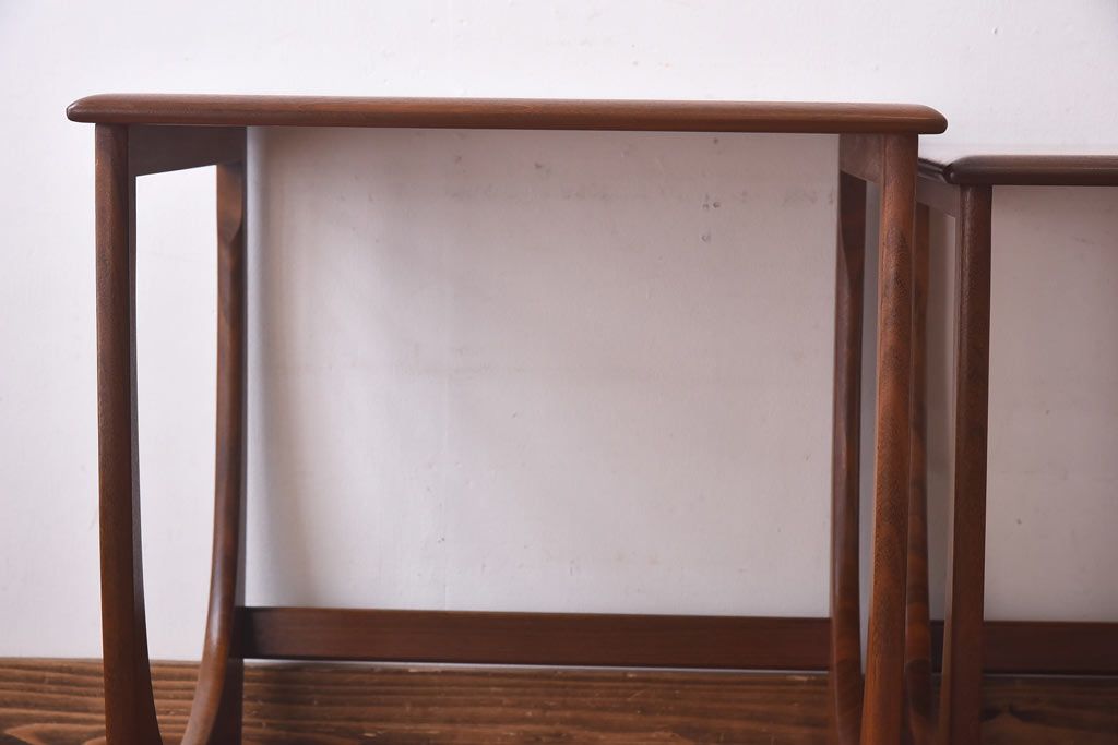 アンティーク雑貨　北欧ビンテージ　G-PLAN　モダンなシルエットのネストテーブル(カフェテーブル、サイドテーブル)