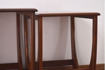 アンティーク雑貨　北欧ビンテージ　G-PLAN　モダンなシルエットのネストテーブル(カフェテーブル、サイドテーブル)