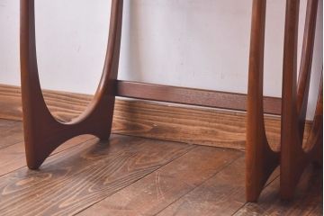 アンティーク雑貨　北欧ビンテージ　G-PLAN　モダンなシルエットのネストテーブル(カフェテーブル、サイドテーブル)