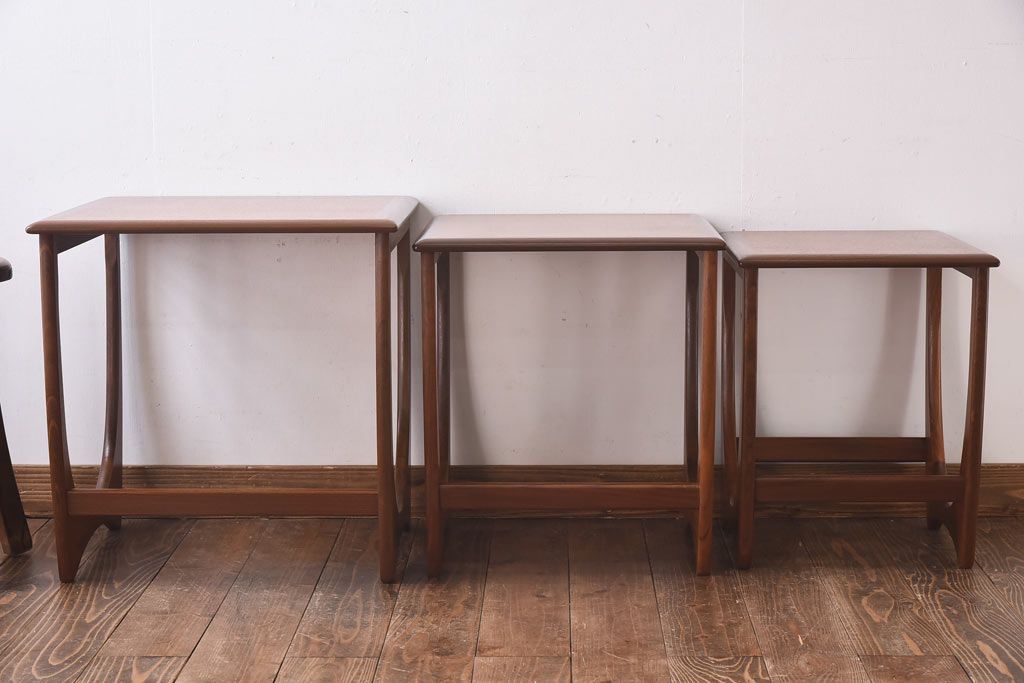 アンティーク雑貨　北欧ビンテージ　G-PLAN　モダンなシルエットのネストテーブル(カフェテーブル、サイドテーブル)