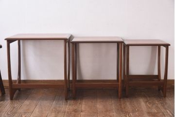 アンティーク雑貨　北欧ビンテージ　G-PLAN　モダンなシルエットのネストテーブル(カフェテーブル、サイドテーブル)