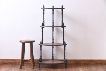 アンティーク雑貨　ペイント家具　シックな雰囲気漂うレザートップのコーナーラック(飾り台、花台)