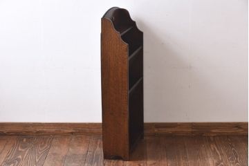 ビンテージ家具　イギリスヴィンテージ　オーク材 上品な装飾が施されたスリムタイプのマガジンラック