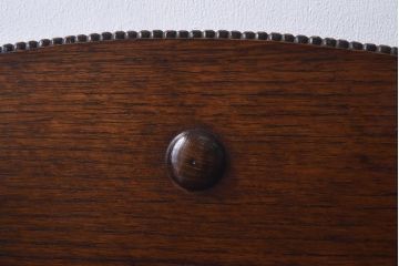 ビンテージ家具　イギリスヴィンテージ　オーク材 上品な装飾が施されたスリムタイプのマガジンラック