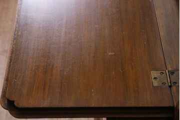 アンティーク家具　イギリスアンティーク　ウォールナット　バーズアイの杢目が高級感漂う猫脚ライティングビューロー(簿記机)