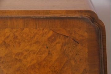 アンティーク家具　イギリスアンティーク　ウォールナット　バーズアイの杢目が高級感漂う猫脚ライティングビューロー(簿記机)