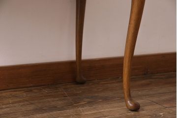 アンティーク家具　イギリスアンティーク　ウォールナット　バーズアイの杢目が高級感漂う猫脚ライティングビューロー(簿記机)