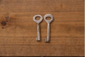 アンティーク家具　イギリスアンティーク　ウォールナット　バーズアイの杢目が高級感漂う猫脚ライティングビューロー(簿記机)