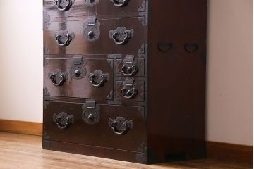 アンティーク家具　和製アンティーク　杉材　巾着金具と漆塗りが魅力の松本箪笥(和タンス、衣装箪笥、整理箪笥)