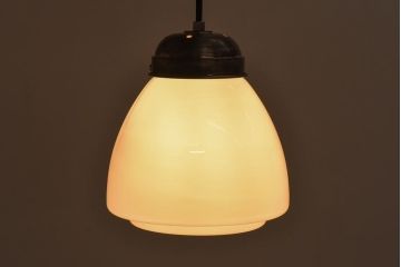 昭和レトロ　ぽってりしたシルエットが愛らしいペンダントライト(天井照明、吊り照明)