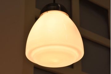 昭和レトロ　ぽってりしたシルエットが愛らしいペンダントライト(天井照明、吊り照明)